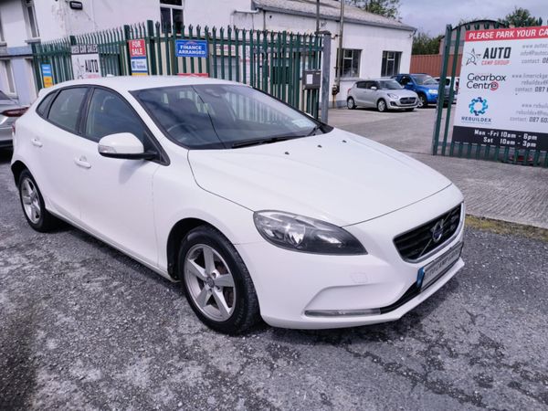 Volvo V40 Hatchback, Diesel, 2014, White