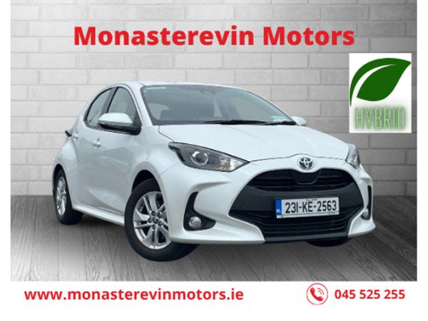 Toyota Yaris Hatchback, Petrol Hybrid, 2023, White