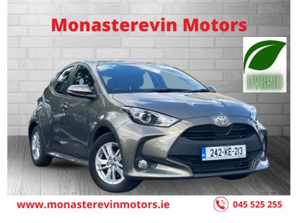 Toyota Yaris Hatchback, Petrol Hybrid, 2024, Green