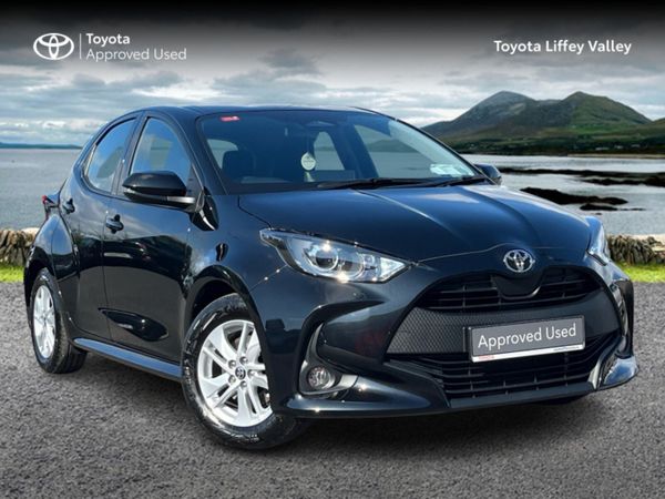 Toyota Yaris Hatchback, Petrol Hybrid, 2024, Black