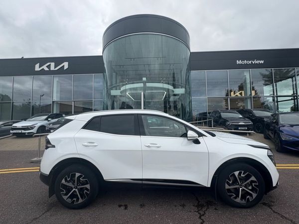 Kia Sportage MPV, Diesel, 2023, White