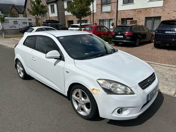 Kia Ceed Hatchback, Diesel, 2010, White
