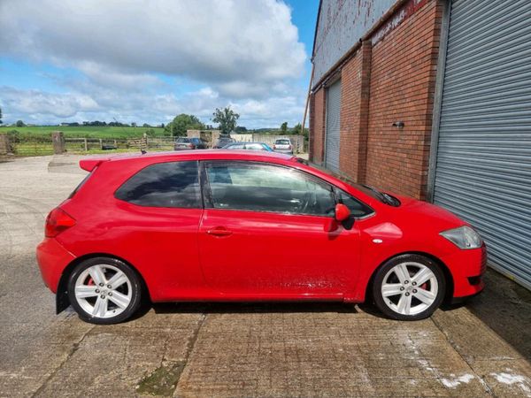 Toyota Auris Hatchback, Petrol, 2008, Red