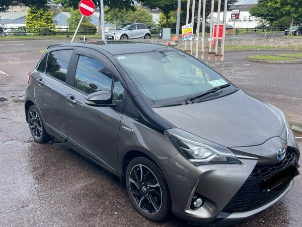 Toyota Yaris MPV, Petrol Hybrid, 2018, Grey