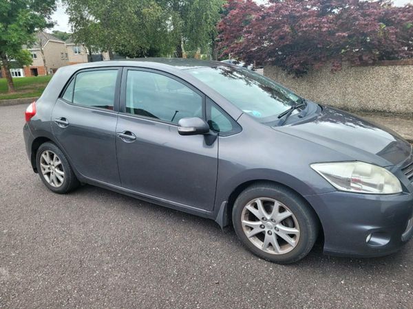 Toyota Auris Hatchback, Petrol, 2012, Grey