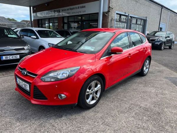 Ford Focus Hatchback, Petrol, 2013, Red