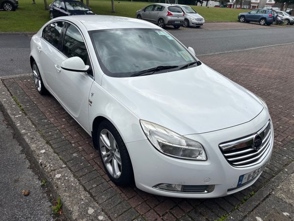Vauxhall Insignia Hatchback, Diesel, 2011, White