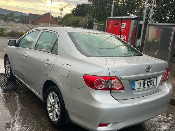 Toyota Corolla Saloon, Diesel, 2011, Silver