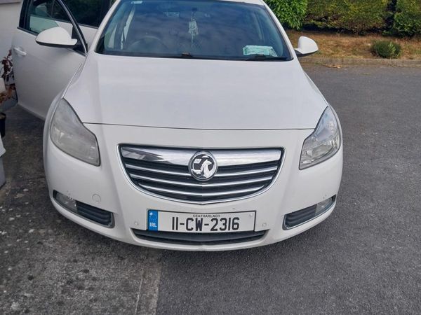 Vauxhall Insignia Hatchback, Diesel, 2011, White
