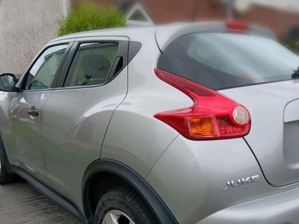 Nissan Juke SUV, Petrol, 2011, Silver