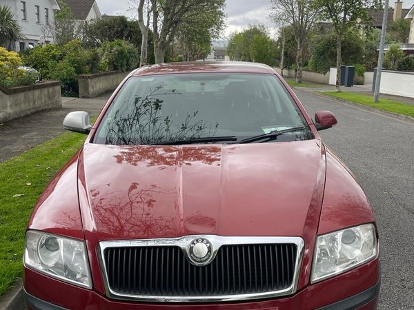 Skoda Octavia Hatchback, Petrol, 2009, Red