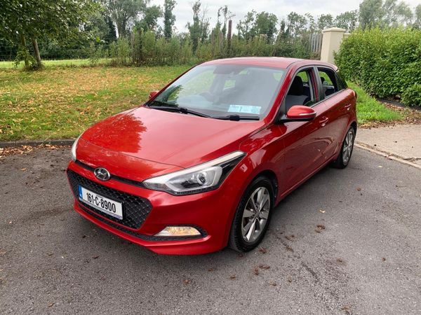Hyundai i20 Hatchback, Petrol, 2016, Red