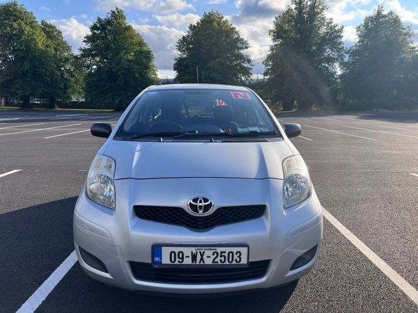 Toyota Yaris Hatchback, Petrol, 2009, Silver