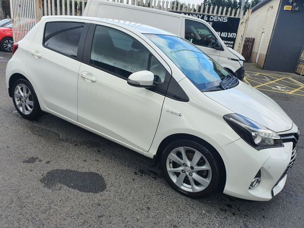 Toyota Yaris Hatchback, Petrol Hybrid, 2014, White