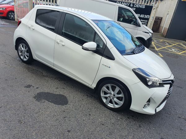 Toyota Yaris Hatchback, Petrol Hybrid, 2014, White
