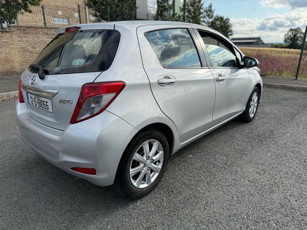 Toyota Yaris Hatchback, Petrol, 2012, Silver