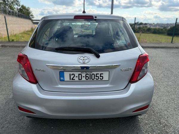 Toyota Yaris Hatchback, Petrol, 2012, Silver