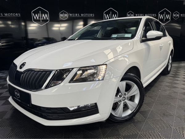 Skoda Octavia Hatchback, Petrol, 2020, White