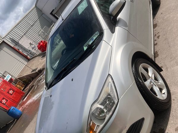 Ford Focus Hatchback, Diesel, 2010, Silver