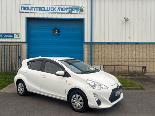 Toyota Aqua Hatchback, Petrol Hybrid, 2016, White