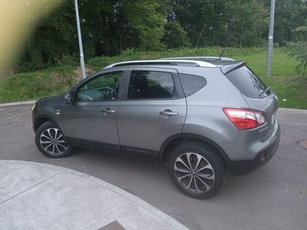 Nissan Qashqai Hatchback, Diesel, 2011, Grey