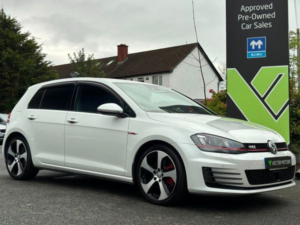 Volkswagen Golf Hatchback, Petrol, 2016, White
