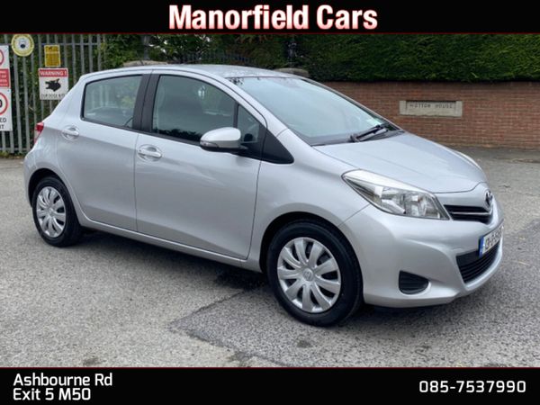 Toyota Yaris Hatchback, Petrol, 2013, Silver