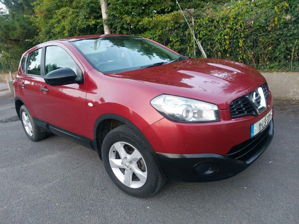 Nissan Qashqai Hatchback, Diesel, 2011, Red