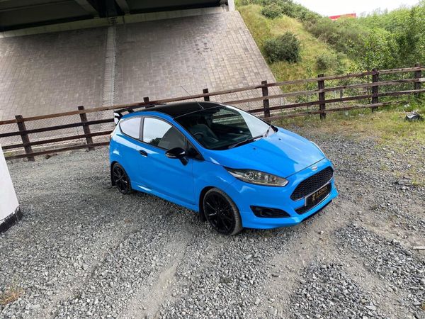 Ford Fiesta Hatchback, Petrol, 2016, Blue