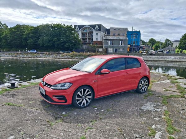 Volkswagen Golf Estate, Petrol, 2018, Red