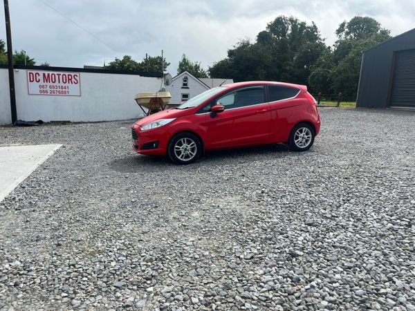 Ford Fiesta Hatchback, Petrol, 2015, Red