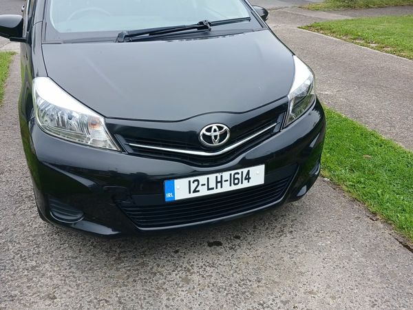 Toyota Yaris Hatchback, Petrol, 2012, Black