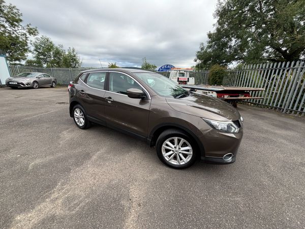 Nissan Qashqai Hatchback, Diesel, 2015, Brown