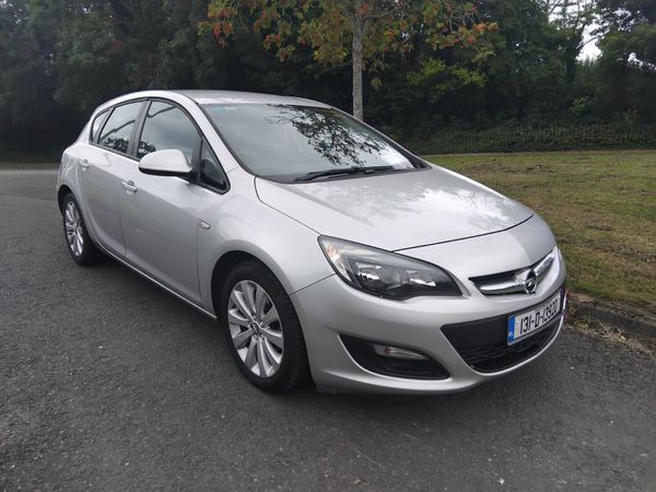 Opel Astra Hatchback, Diesel, 2013, Silver