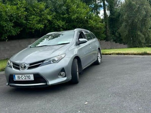 Toyota Auris Estate/Jeep, Diesel, 2015, Grey
