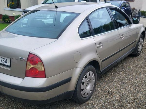 Volkswagen Passat Saloon, Diesel, 2004, Beige