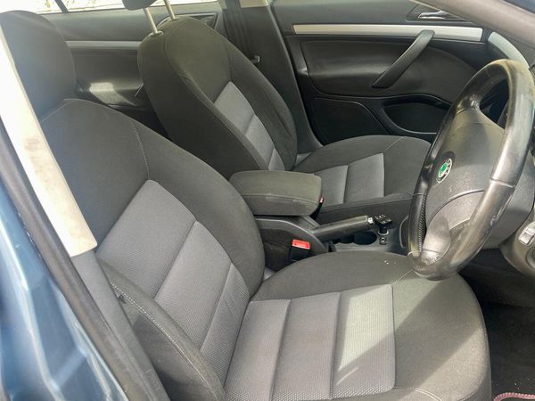 Skoda Octavia Hatchback, Petrol, 2009, Grey