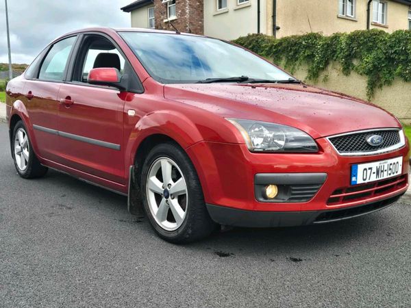 Ford Focus Saloon, Petrol, 2007, Red