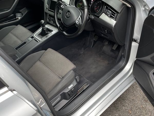 Volkswagen Passat Saloon, Diesel, 2015, Silver