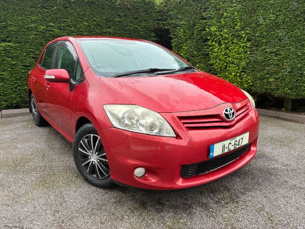 Toyota Auris Hatchback, Diesel, 2011, Red
