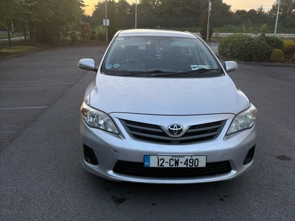 Toyota Corolla Saloon, Diesel, 2012, Silver