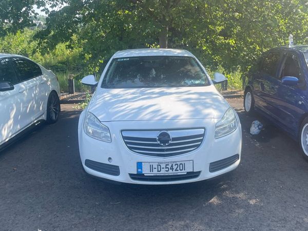 Vauxhall Insignia Hatchback, Diesel, 2011, White