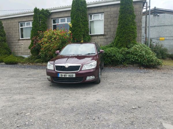 Skoda Octavia Hatchback, Diesel, 2010, Red
