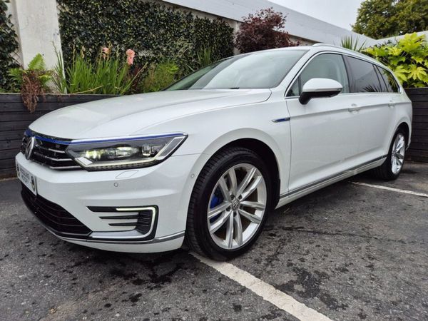 Volkswagen Passat Estate, Hybrid, 2017, White
