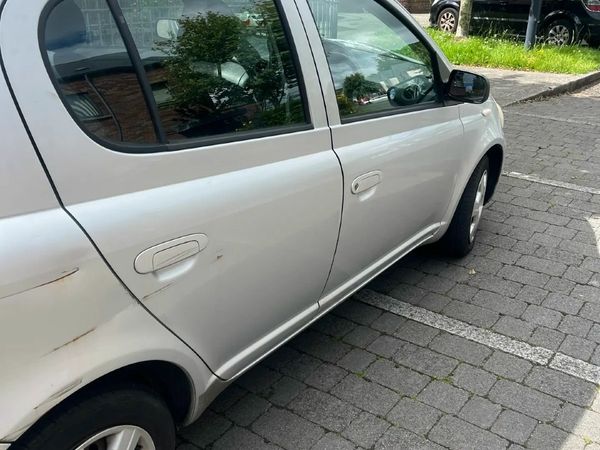 Toyota Yaris Hatchback, Petrol, 2005, Silver