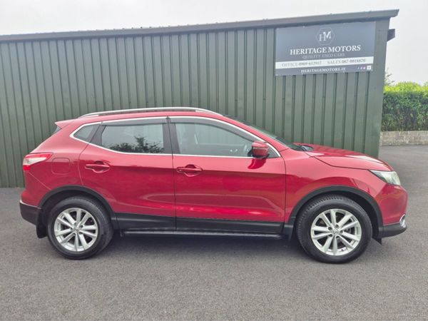 Nissan Qashqai MPV, Diesel, 2017, Red