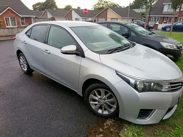 Toyota Corolla Saloon, Diesel, 2015, Silver