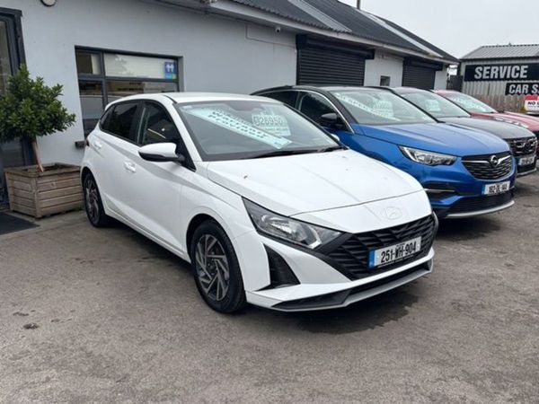 Hyundai i20 Hatchback, Petrol, 2025, White
