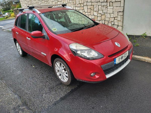 Renault Clio Hatchback, Diesel, 2011, Red