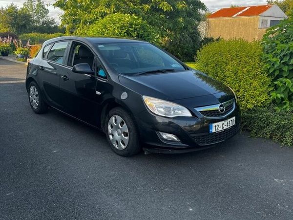 Opel Astra Hatchback, Petrol, 2012, Black